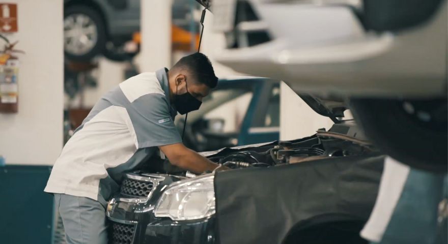 Por que fazer a revisão do carro na concessionária?